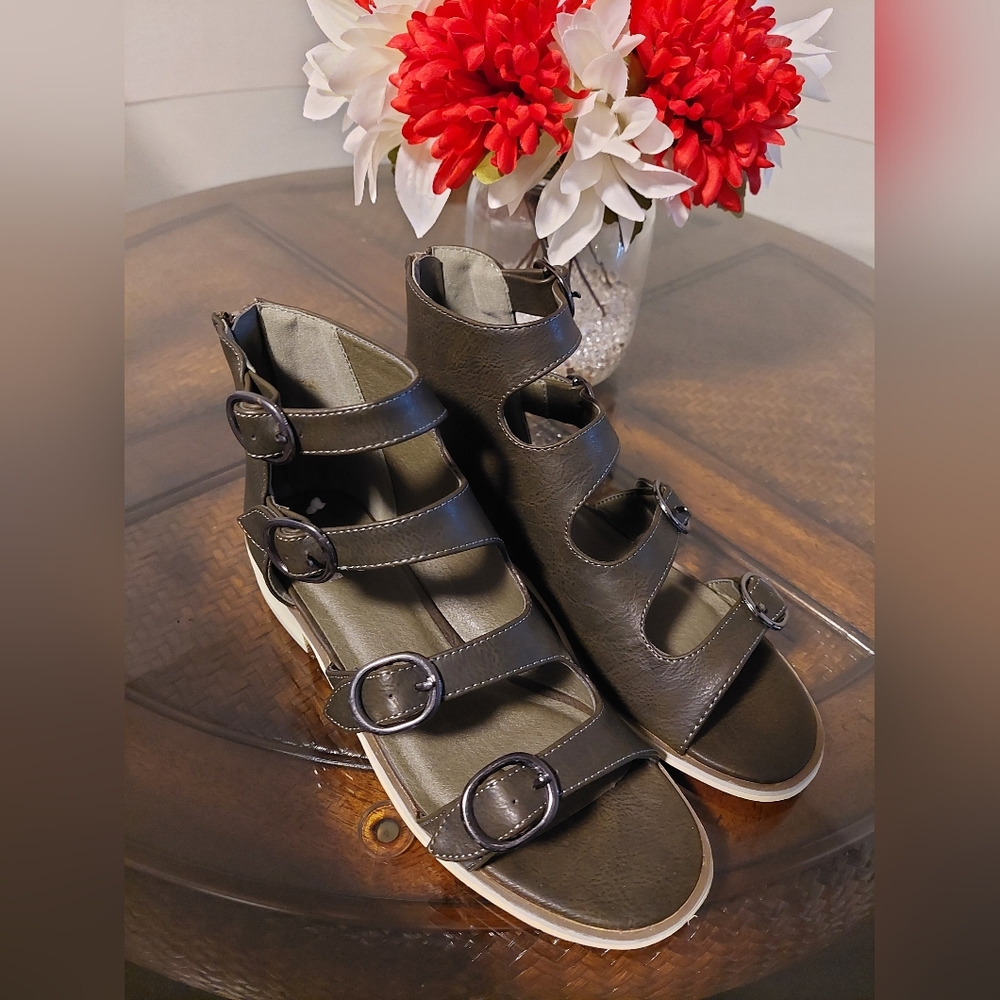 Journee Collection Womens Strappy Buckle Gladiator Sandals -  Brown, Sz 5.5
